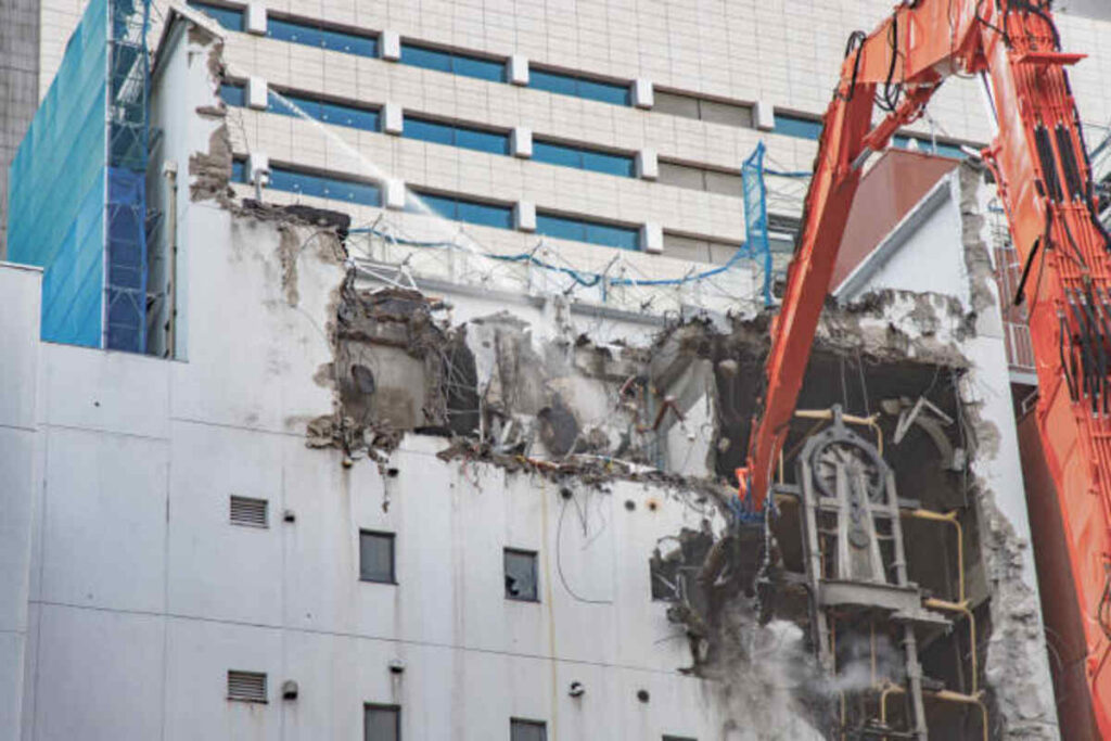 Selecting the best Demolition Contractor for Your Venture